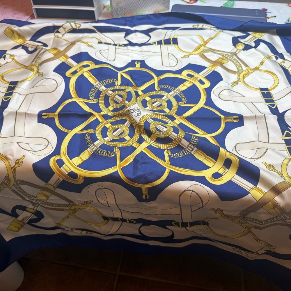 Gucci Elegant Blue and Gold Scarf